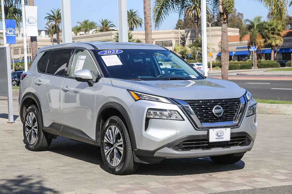 Used 2021 Nissan Rogue SV image 3