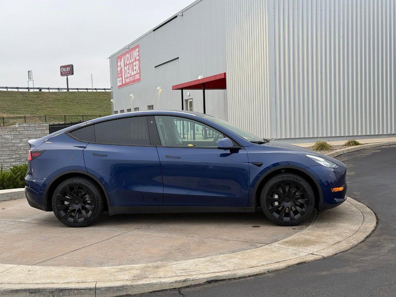 Used 2021 Tesla Model Y Long Range image 2