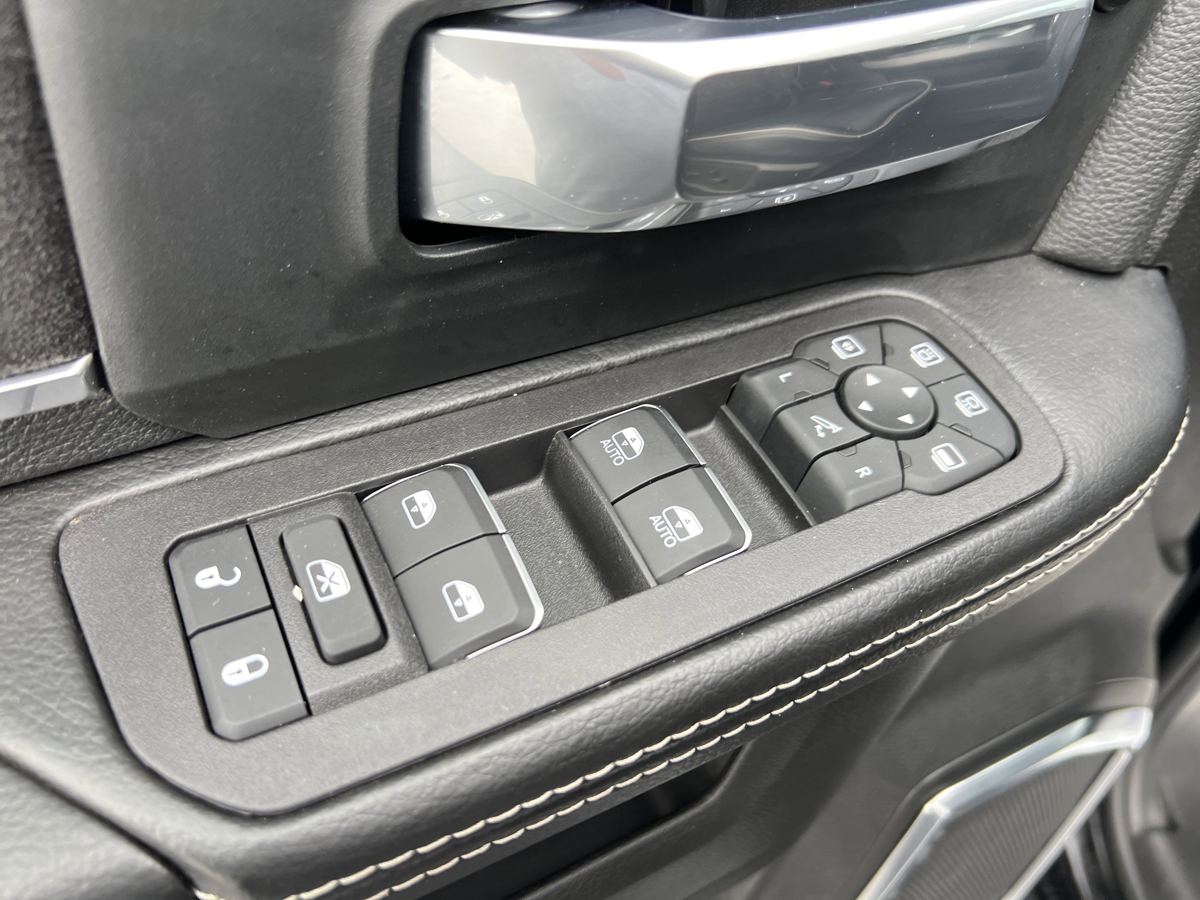 Used 2025 RAM 2500 Laramie image 18