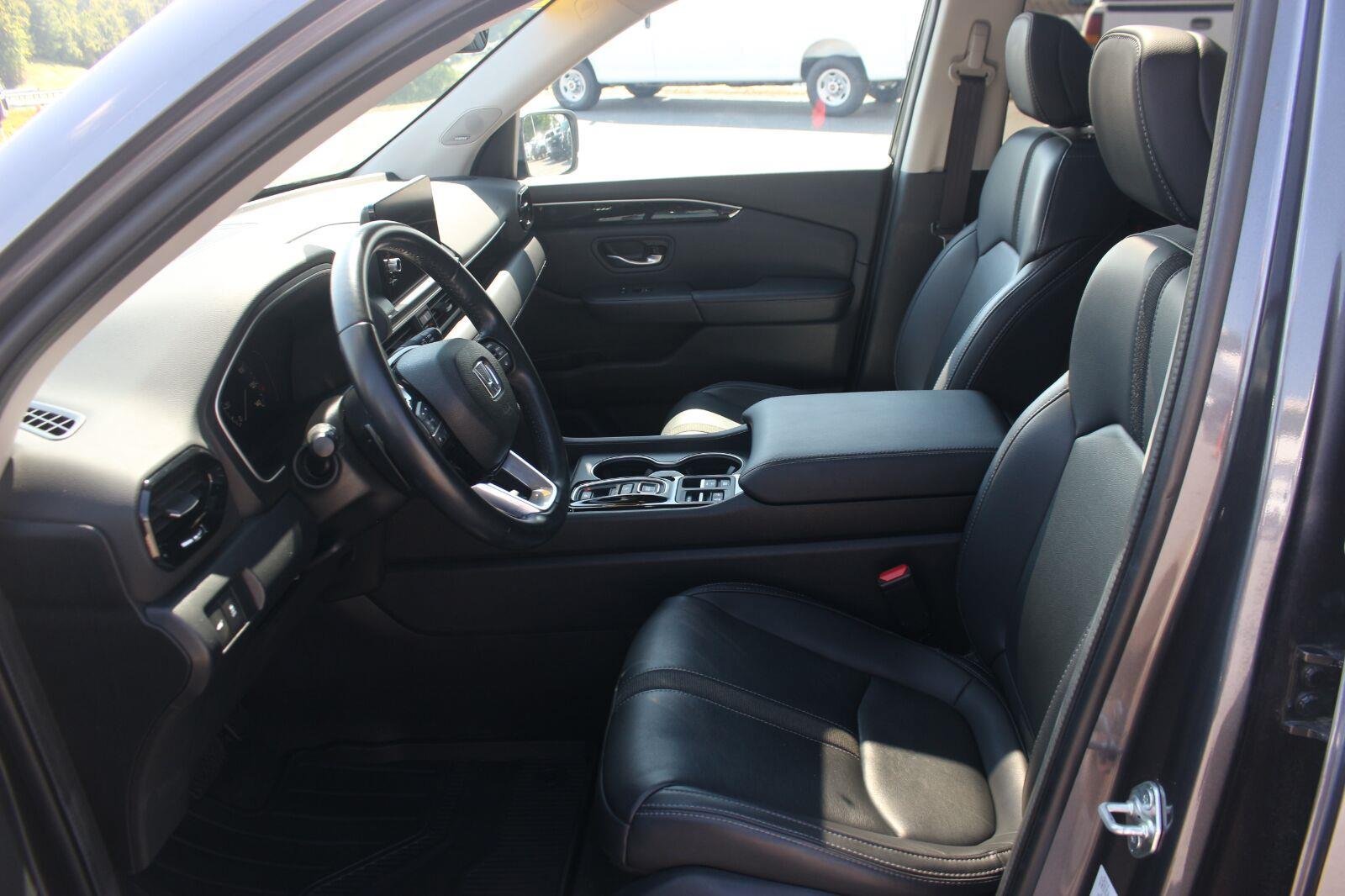 Used 2024 Honda Pilot Touring image 17