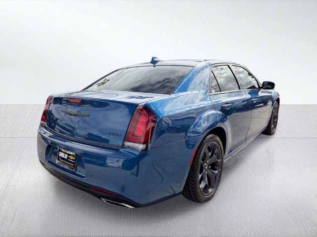 Used 2020 Chrysler 300 Touring w/ Sport Appearance Package RWD image 7