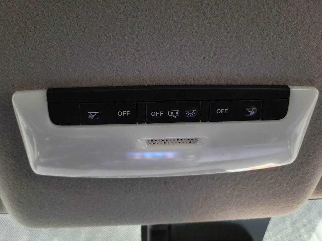Used 2025 Nissan Versa SV FWD image 20