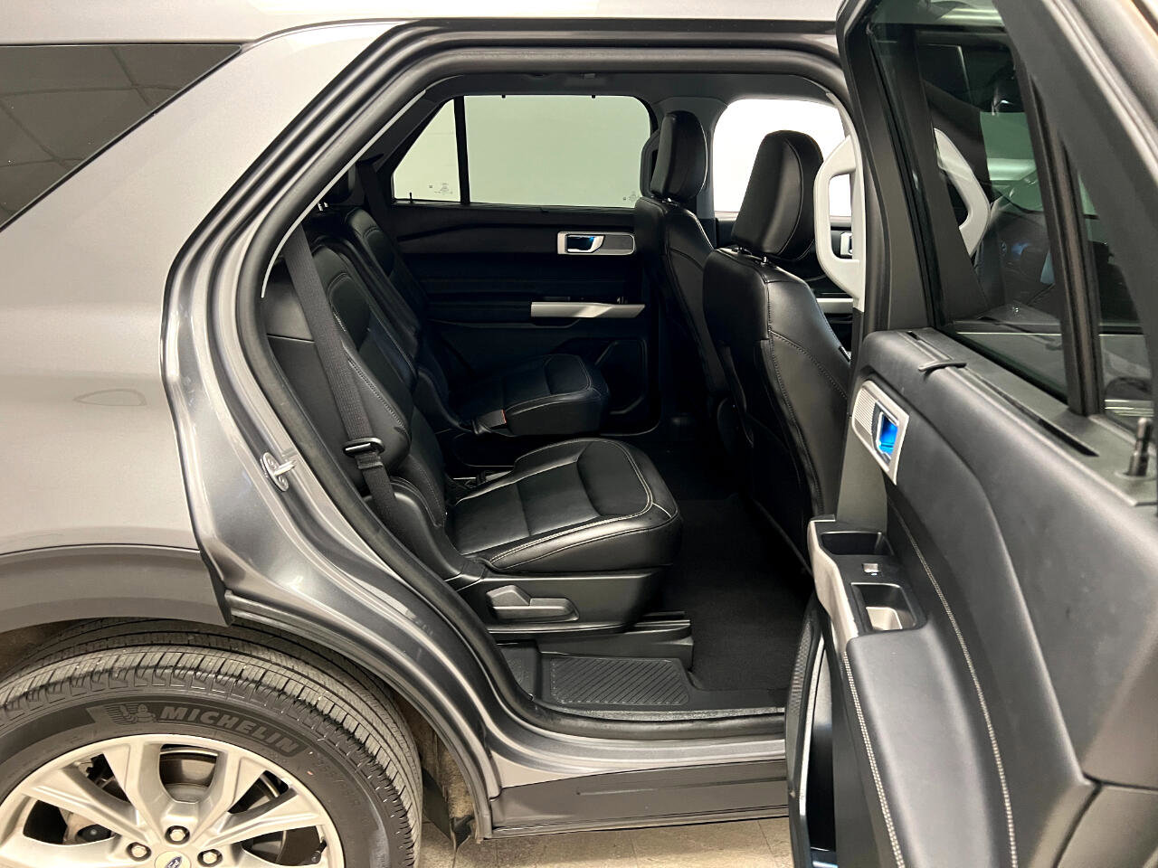 Used 2024 Ford Explorer Limited image 26