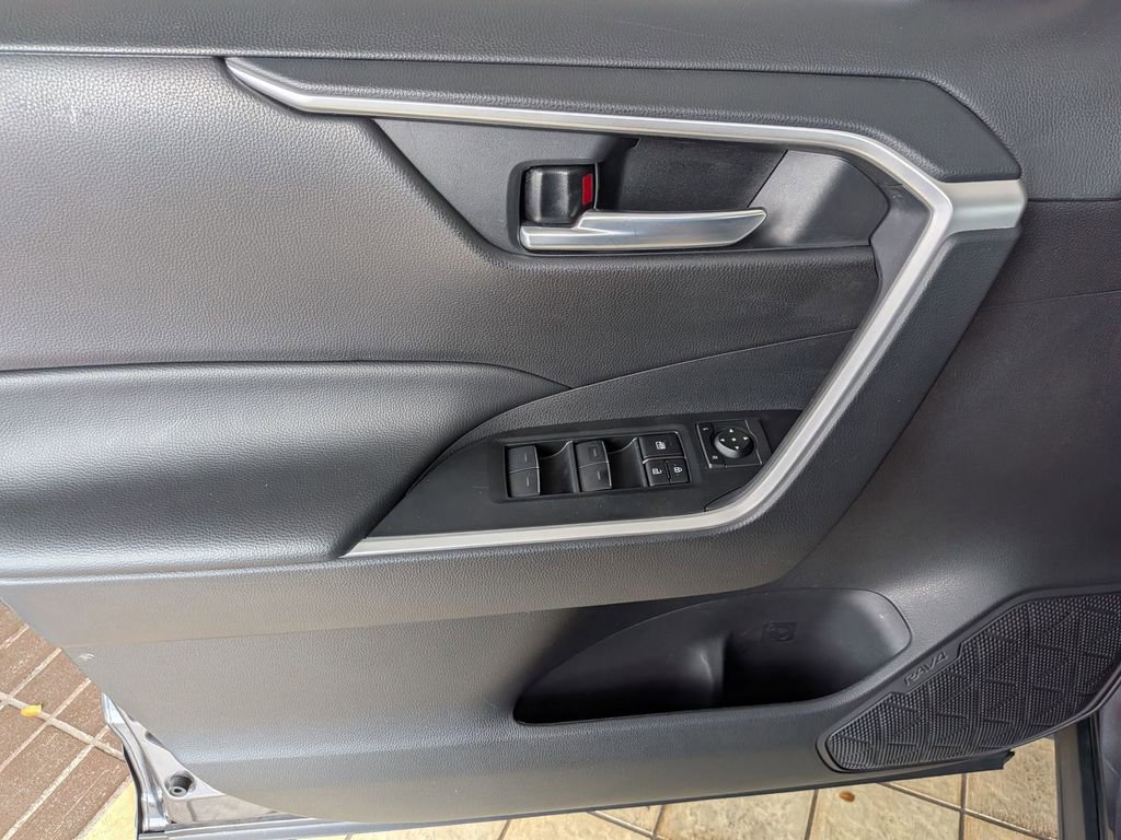 Used 2025 Toyota RAV4 XLE image 14