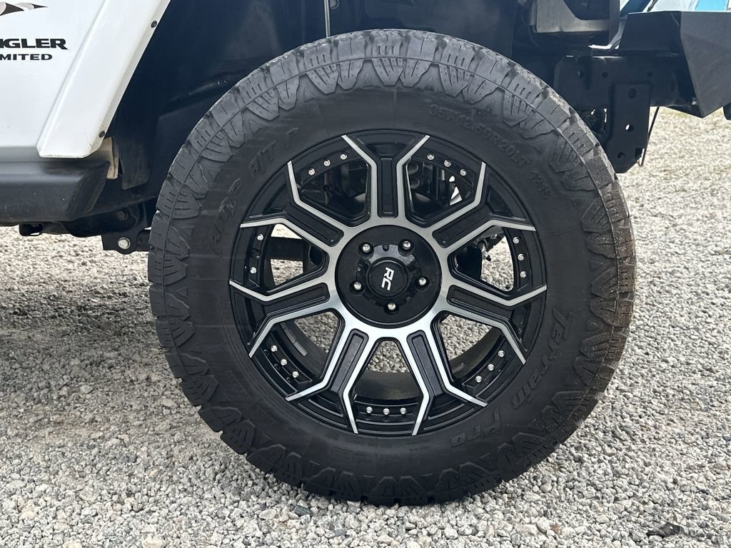 Used 2017 Jeep Wrangler Unlimited Sahara image 12