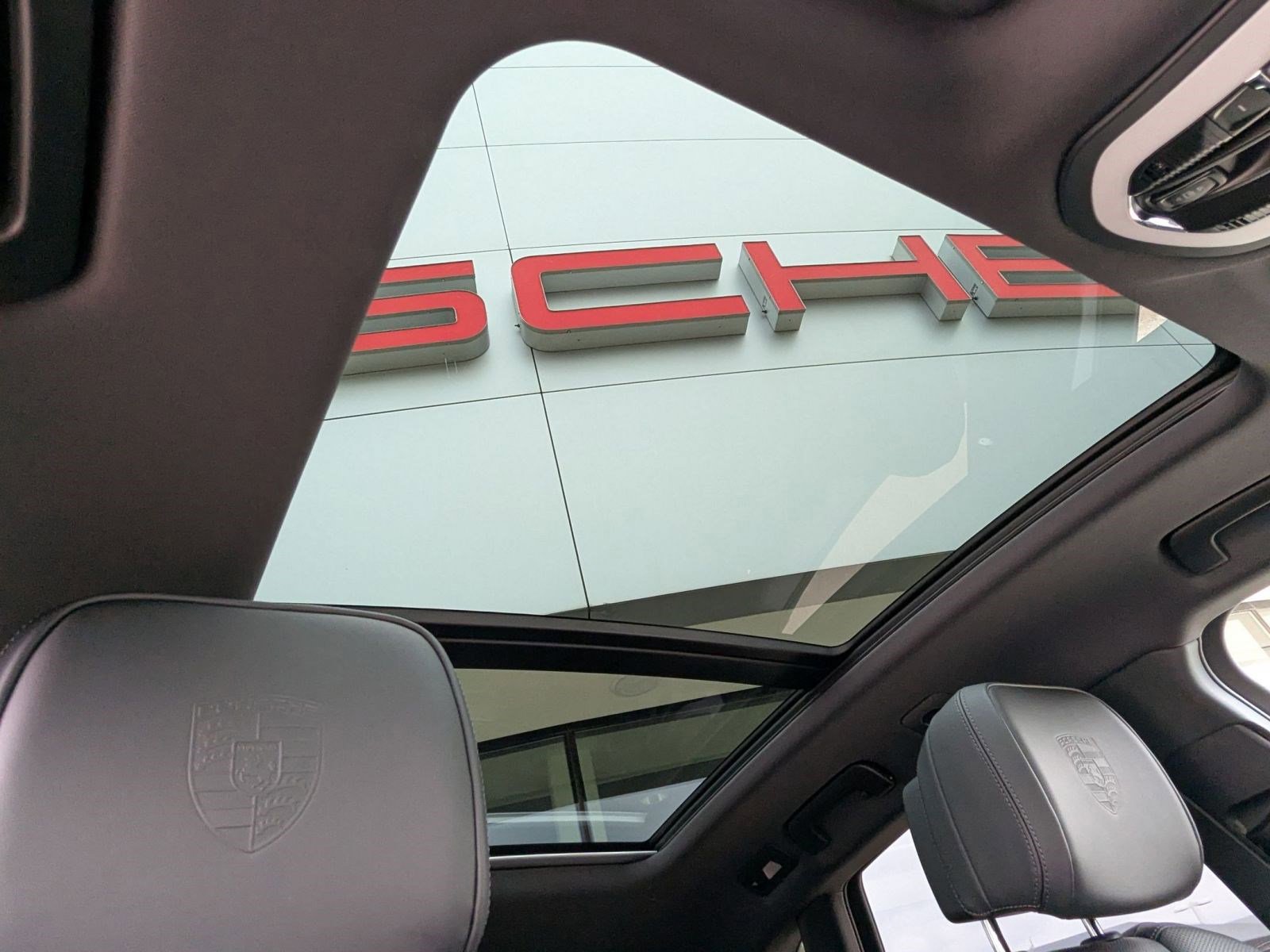 Certified 2026 Porsche Macan AWD/4WD image 27