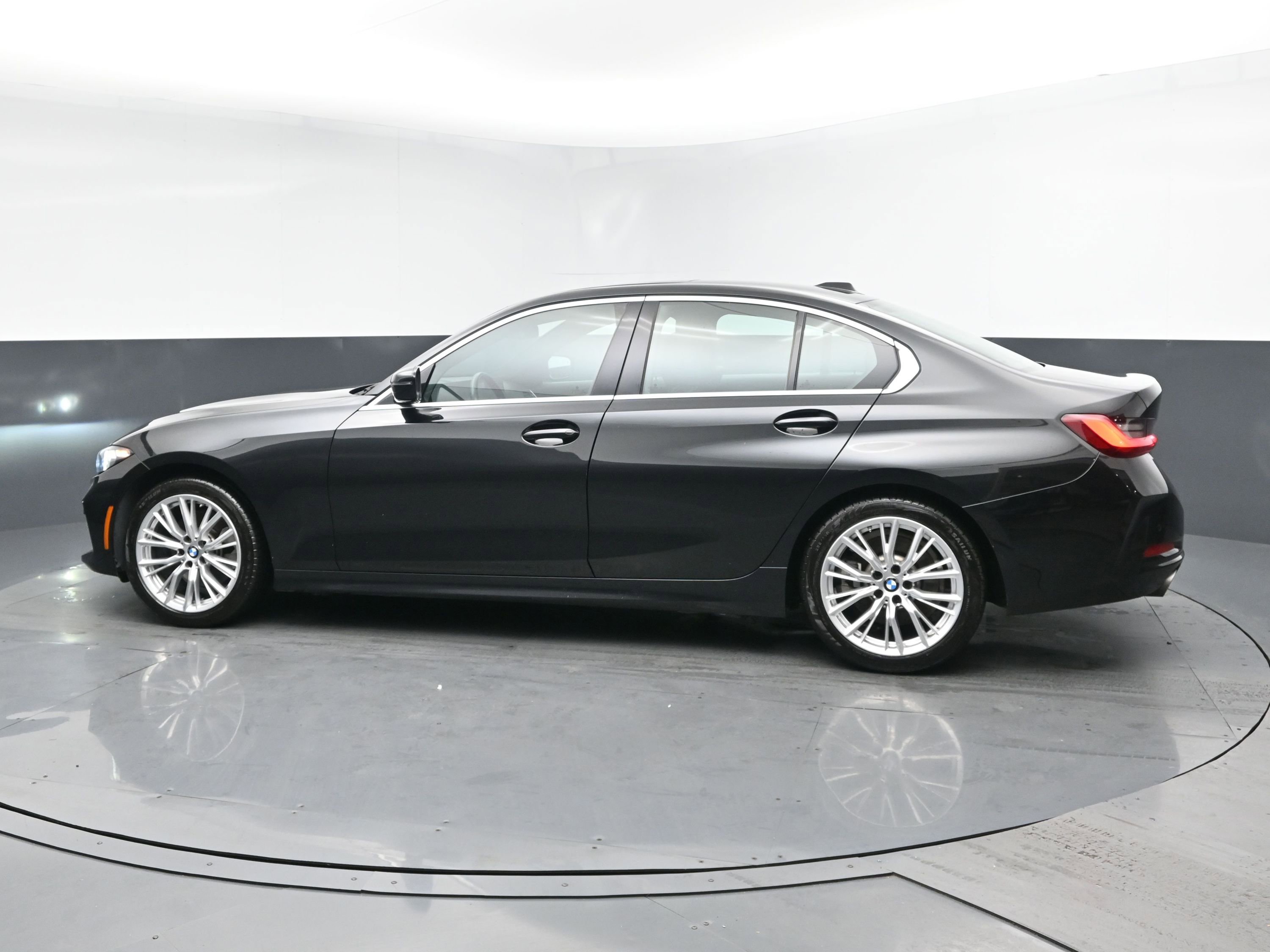 Used 2024 BMW 330i Sedan image 4