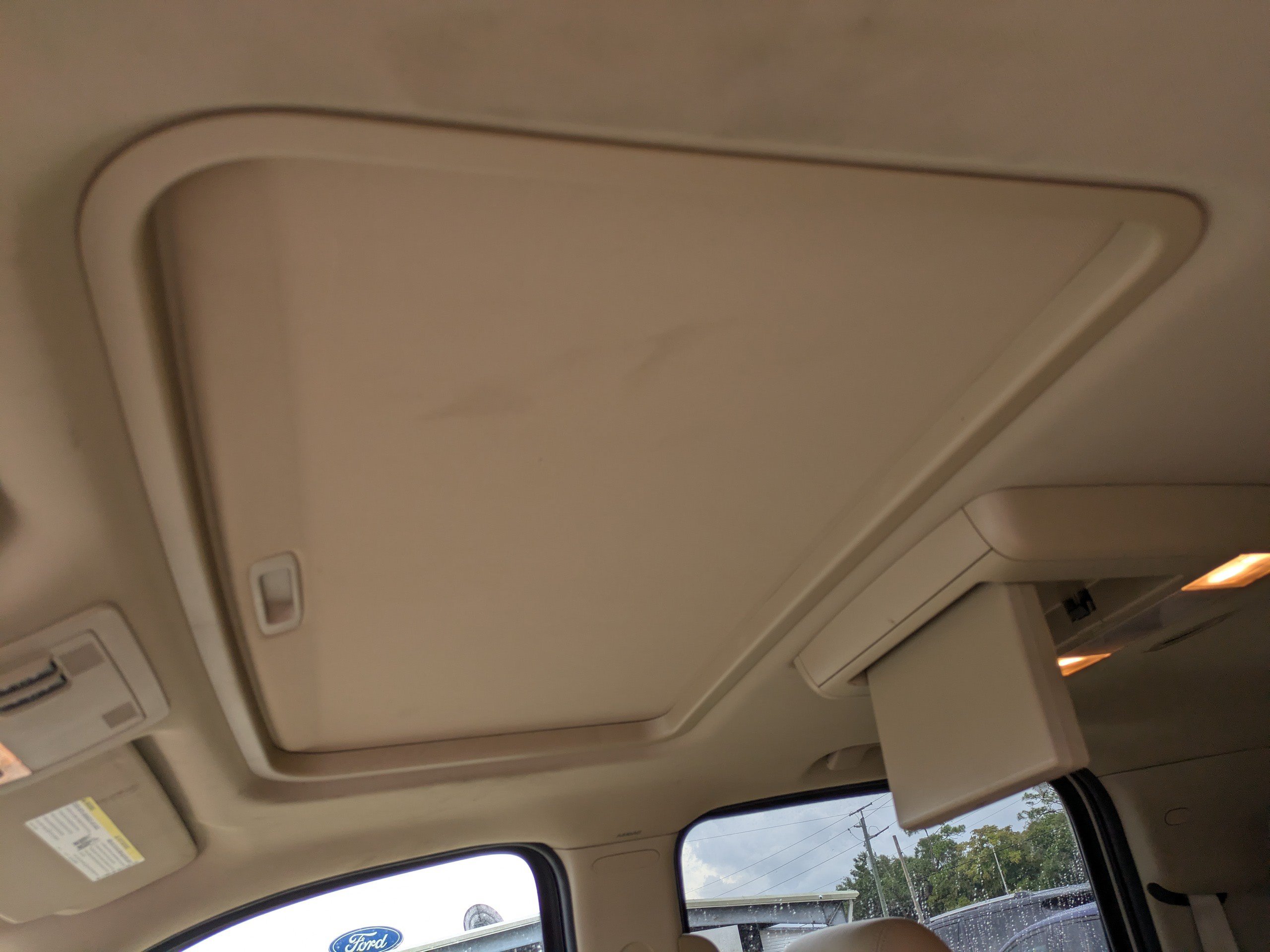 Used 2014 Chevrolet Suburban LT RWD image 21