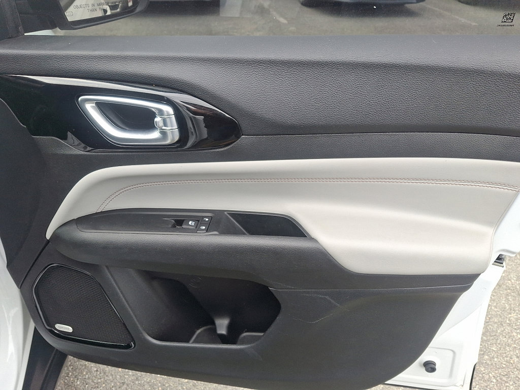 Certified 2022 Jeep Compass Limited w/ Sun and Sound Group image 10