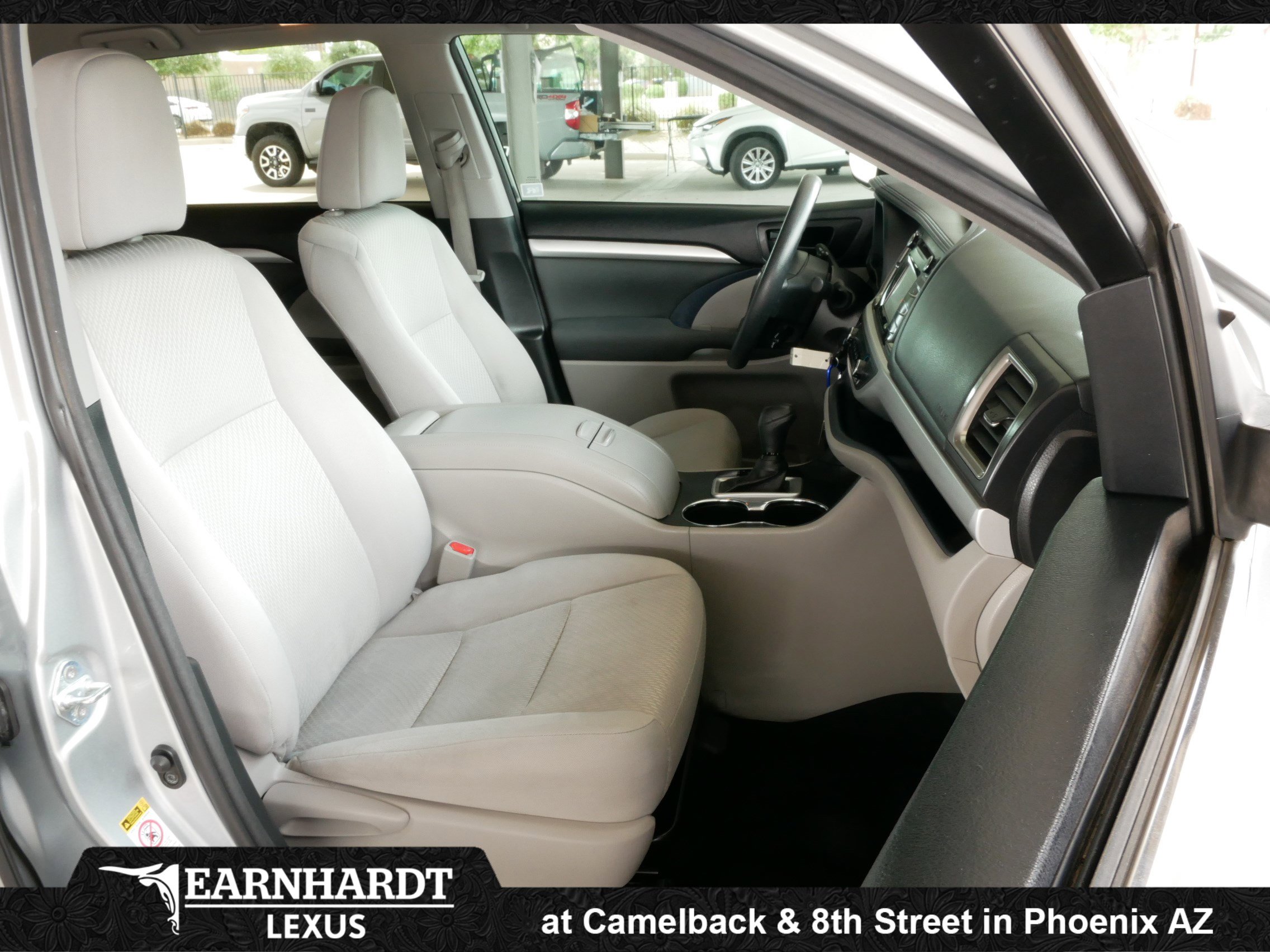 Used 2017 Toyota Highlander LE image 8