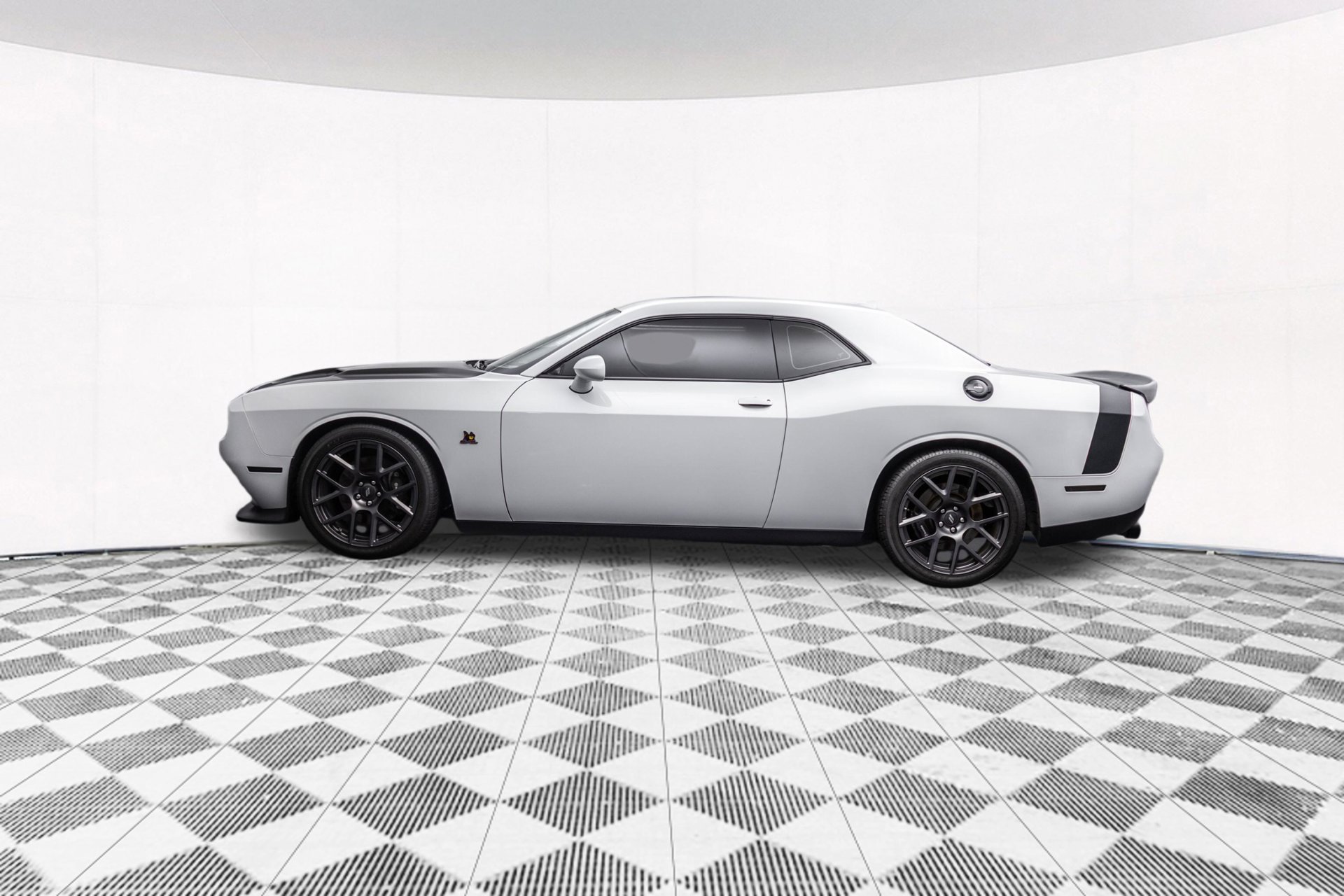 Used 2018 Dodge Challenger R/T Scat Pack w/ Leather Interior Group RWD image 7