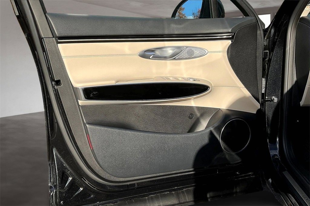 Used 2025 Genesis GV70 2.5T image 17