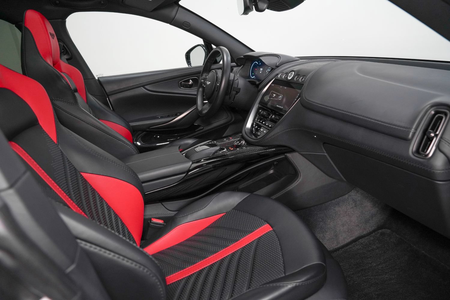 Used 2023 Aston Martin DBX 707 AWD/4WD image 2