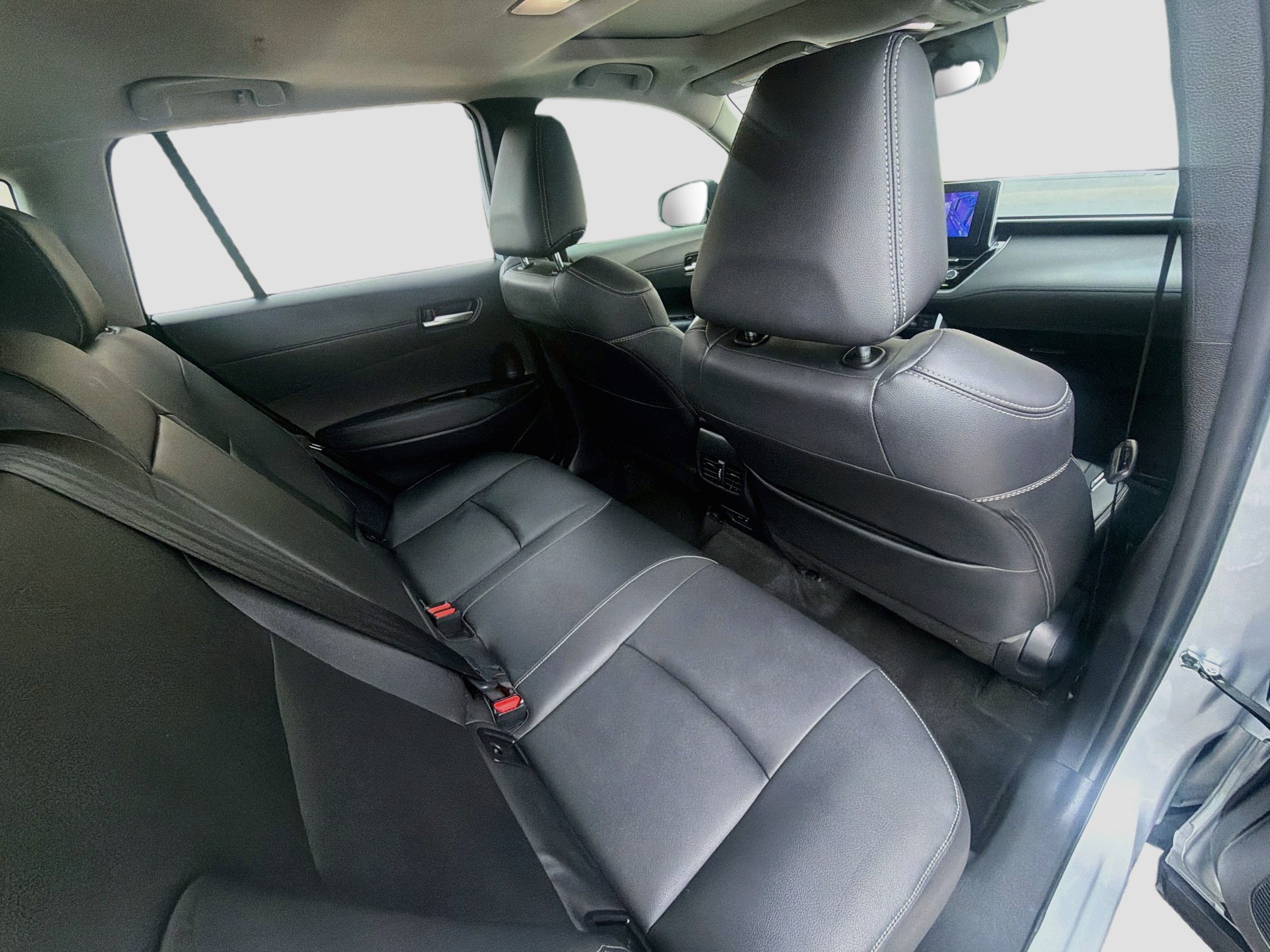 Used 2023 Toyota Corolla Cross XLE w/ Convenience Package FWD image 28