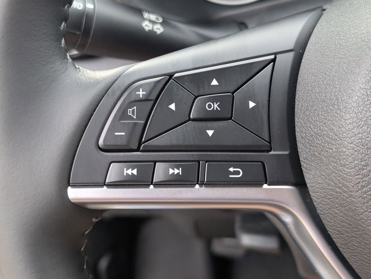 Certified 2025 Nissan Sentra SV w/ All-Weather Package FWD image 23
