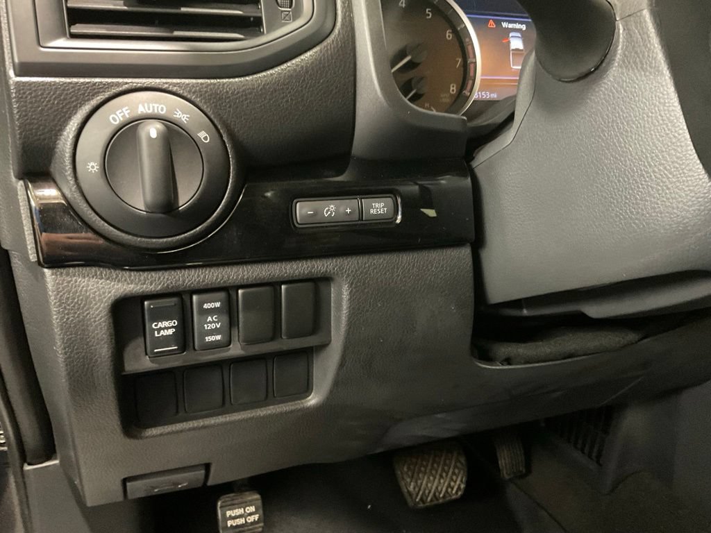 Used 2024 Nissan Titan SV w/ SV Convenience Package AWD/4WD image 8