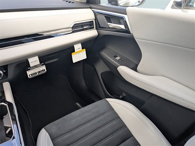 New 2025 Mitsubishi Outlander SE image 19