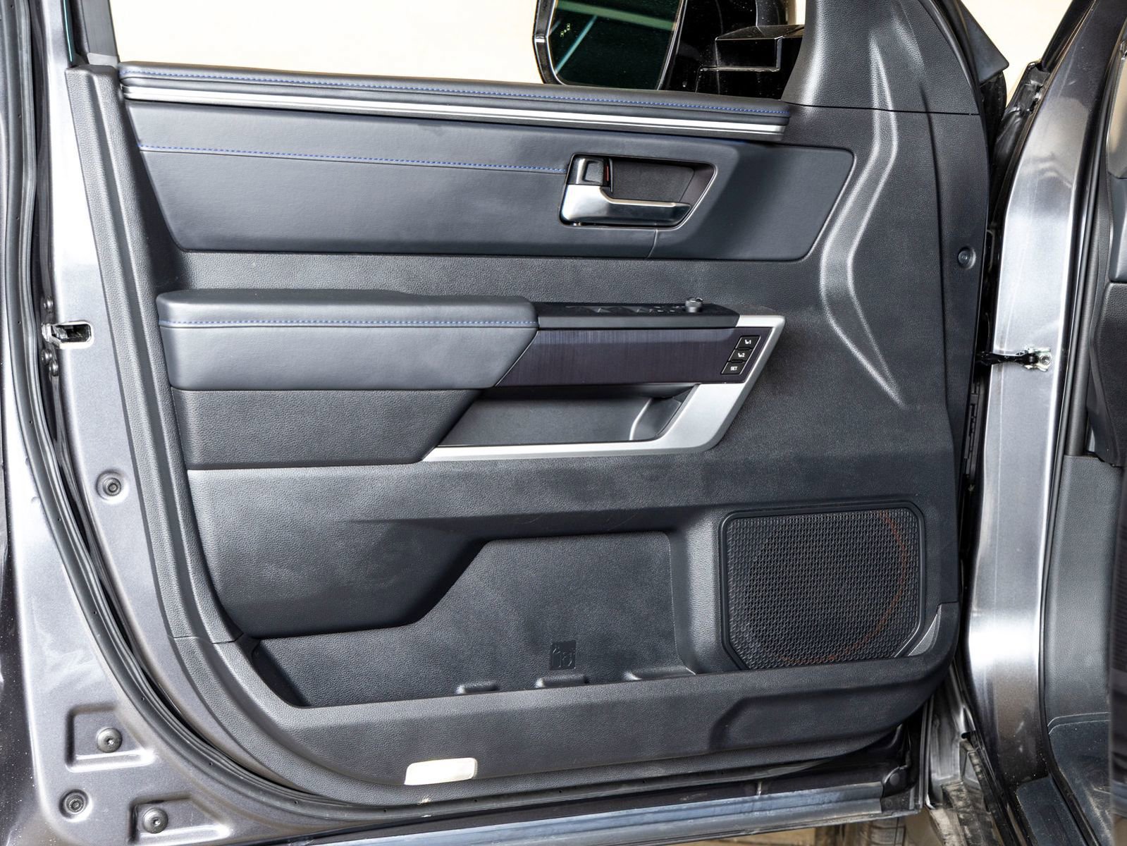 Used 2022 Toyota Tundra Platinum w/ Advanced Package image 14