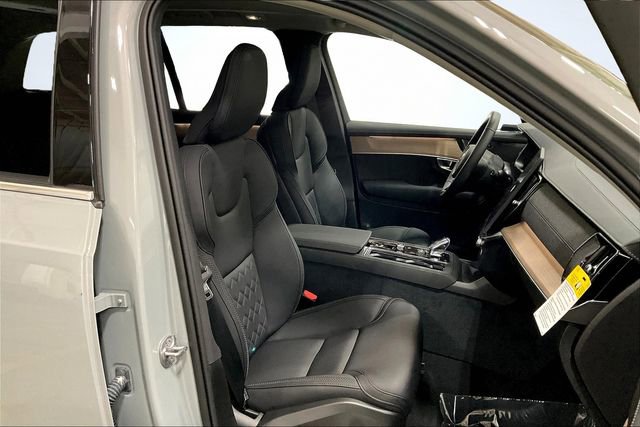 New 2026 Volvo XC90 B6 Plus w/ Protection Package Premier image 12