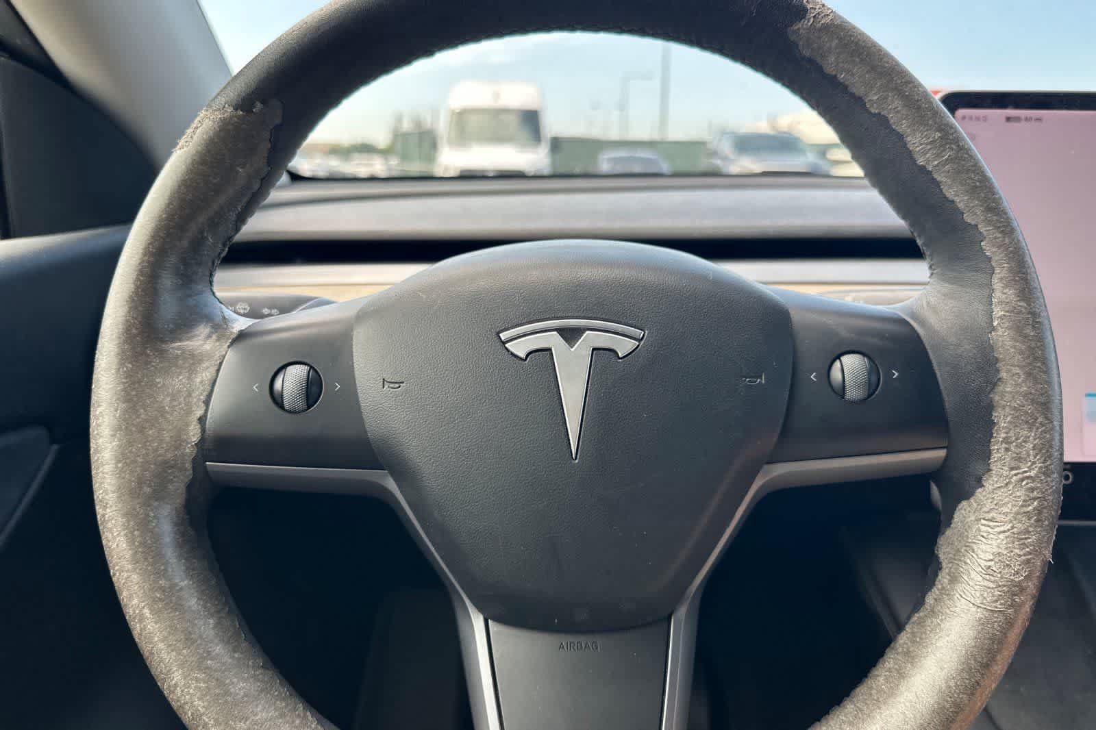 Used 2022 Tesla Model Y Long Range AWD/4WD image 25
