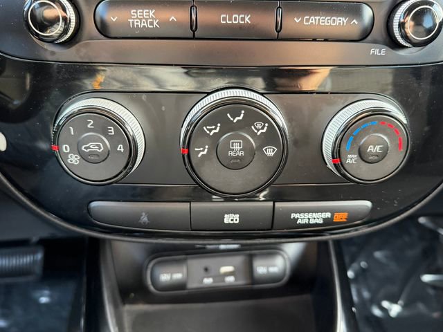 Used 2015 Kia Soul ! image 22