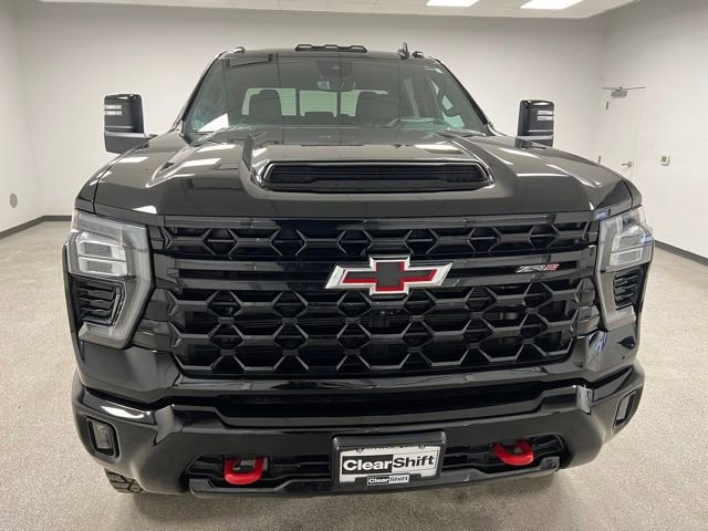 Used 2024 Chevrolet Silverado 2500 ZR2 w/ Technology Package image 3