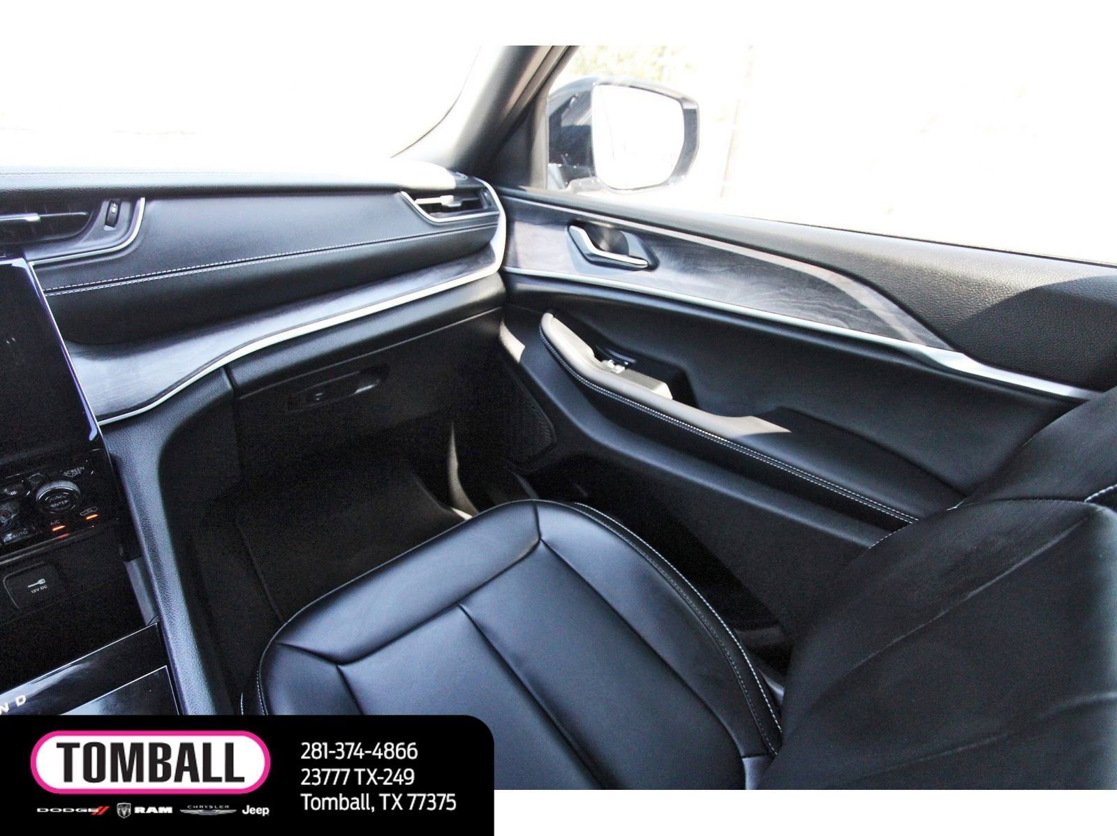 Used 2025 Jeep Grand Cherokee L Limited w/ Black Appearance Package image 11