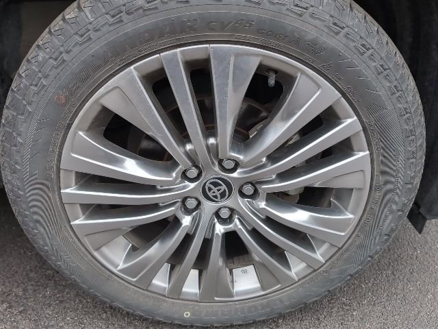 Used 2021 Toyota Venza Limited image 8