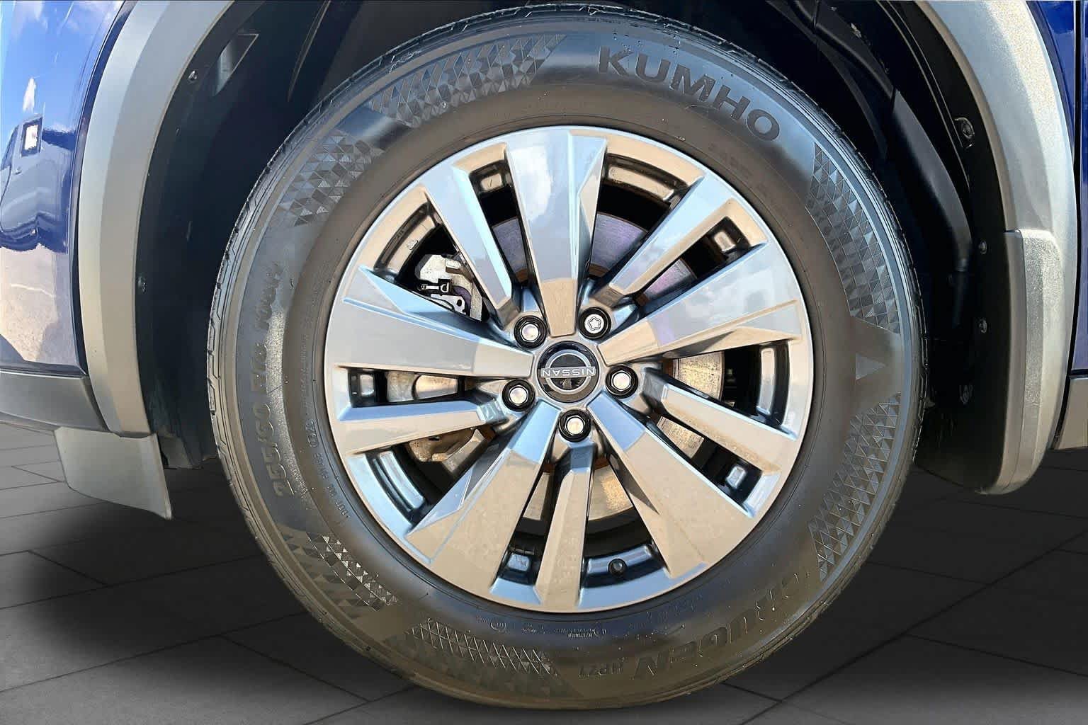 Used 2024 Nissan Pathfinder SV FWD image 11