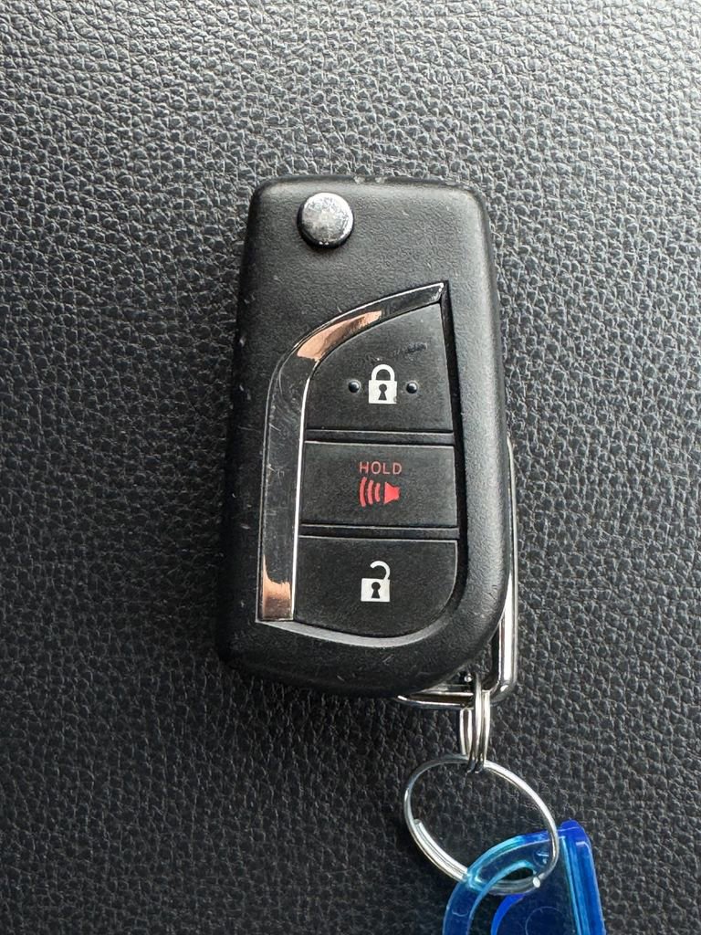 Used 2025 Toyota RAV4 LE image 31