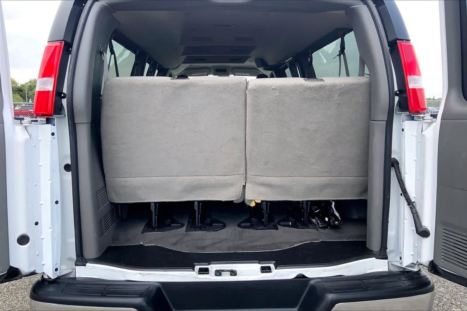 Used 2025 GMC Savana 3500 LT w/ LT Preferred Equipment Group RWD image 32