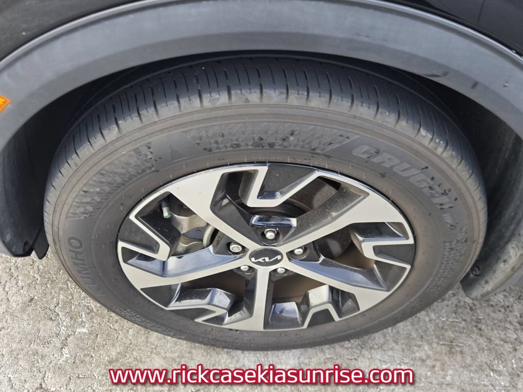 Used 2024 Kia Sportage EX FWD image 9