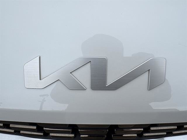 Used 2022 Kia Carnival SX Prestige image 11