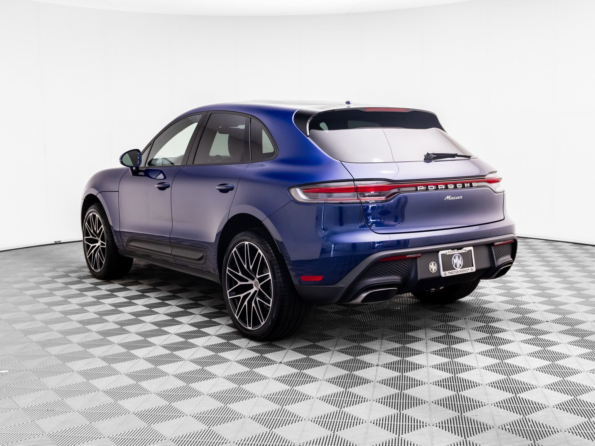 Certified 2026 Porsche Macan AWD/4WD image 3
