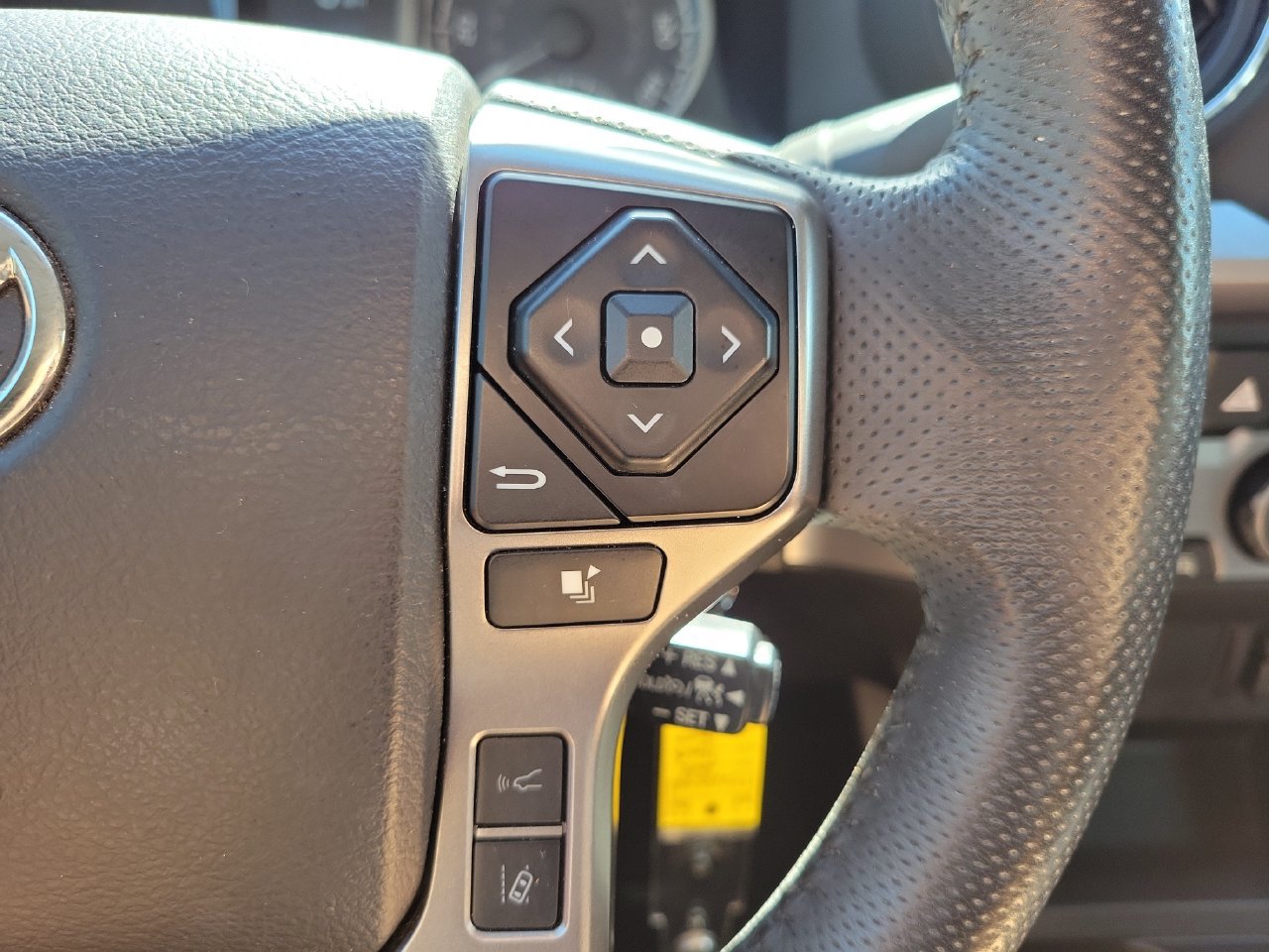 Used 2022 Toyota Tacoma SR5 w/ Technology Package RWD image 19