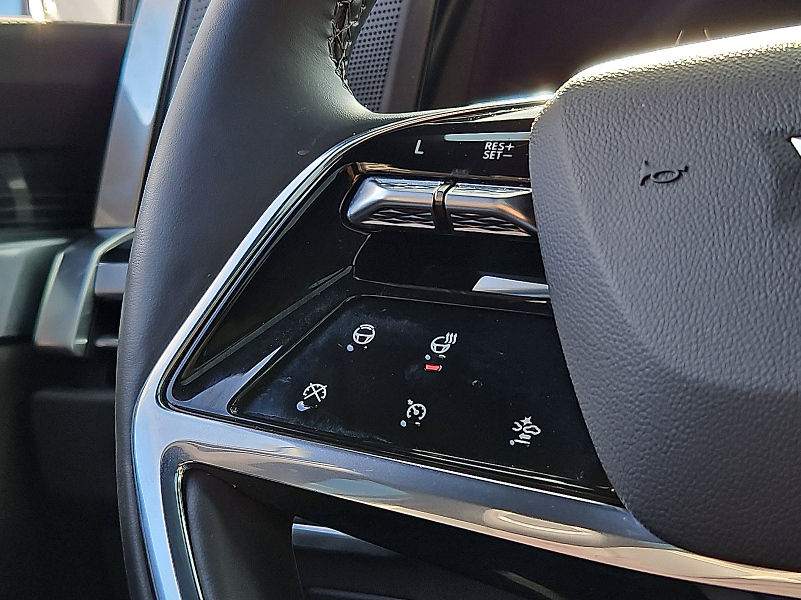 Certified 2025 Cadillac Escalade Sport w/ LPO, ONYX Package image 24