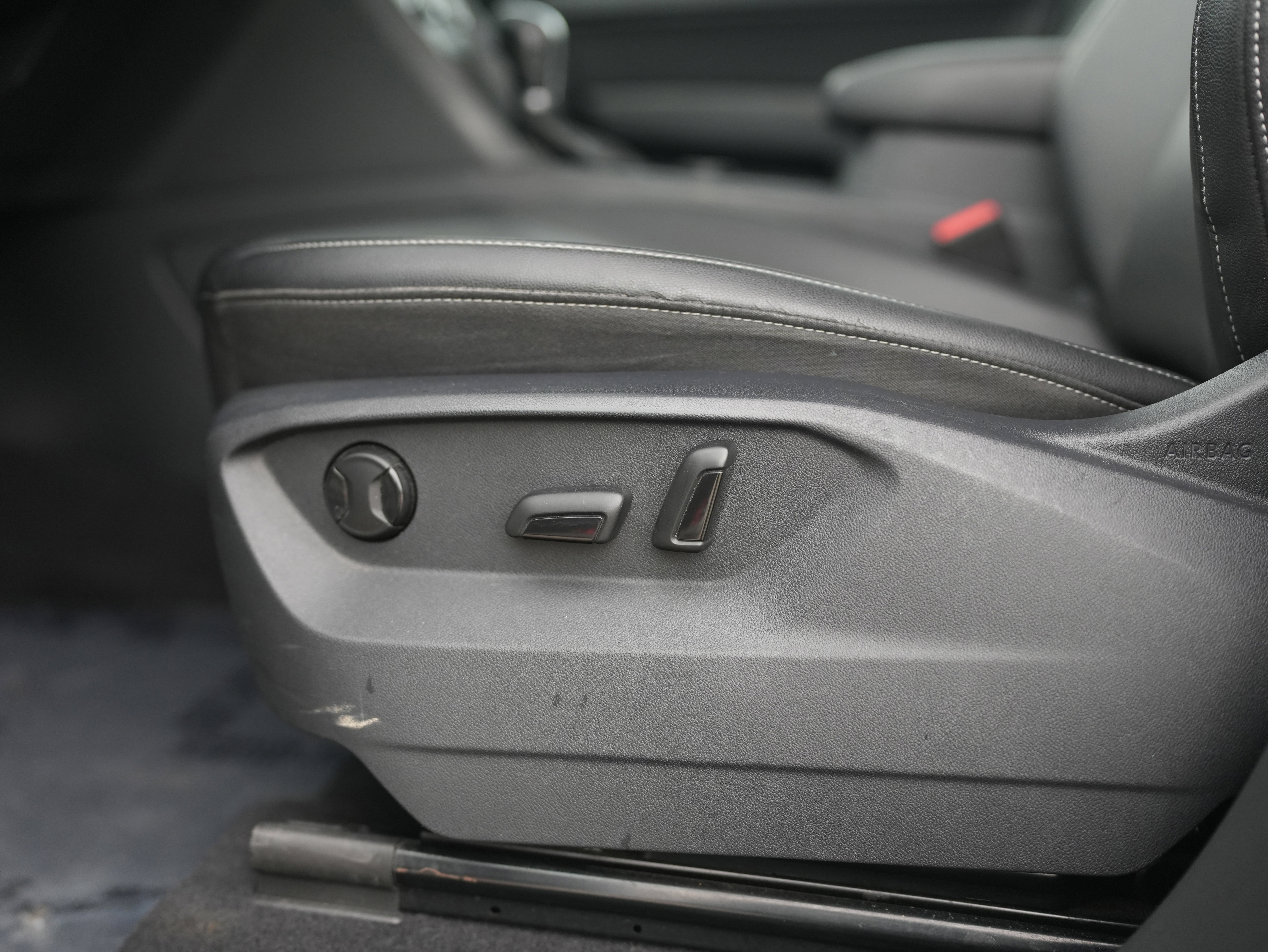 Used 2019 Volkswagen Atlas SE image 32