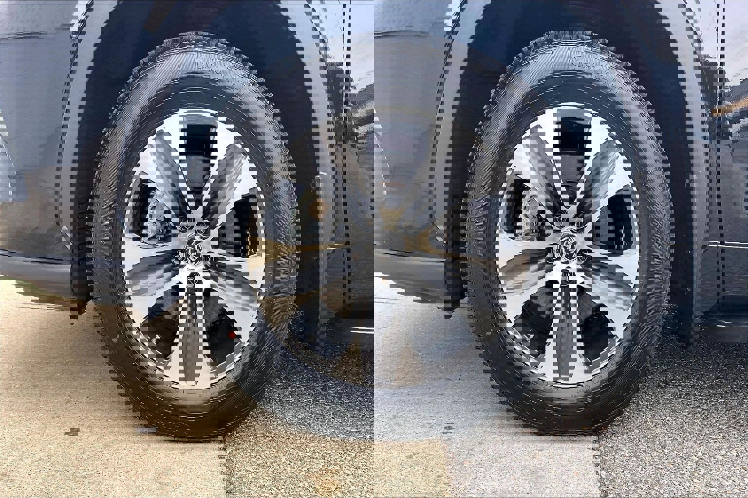 Used 2023 Toyota Highlander XLE image 11