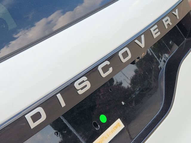 Used 2025 Land Rover Discovery S image 8