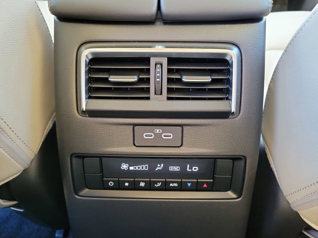 Certified 2025 MAZDA CX-70 Plug-In Hybrid w/ Premium Pkg image 17