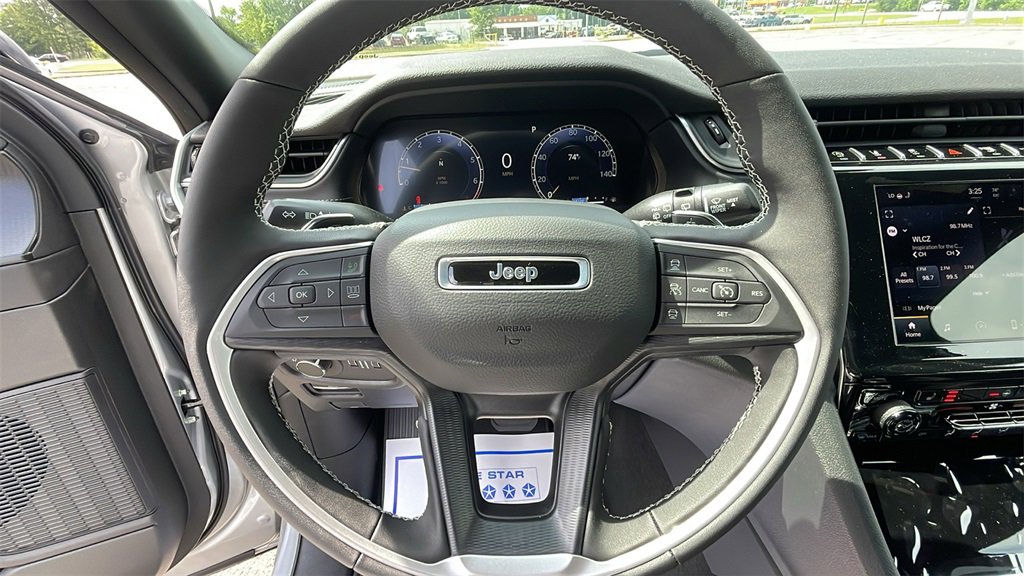 New 2025 Jeep Grand Cherokee L Laredo image 23