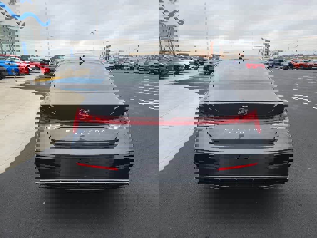 Used 2024 Hyundai Elantra SEL w/ Convenience Package image 3