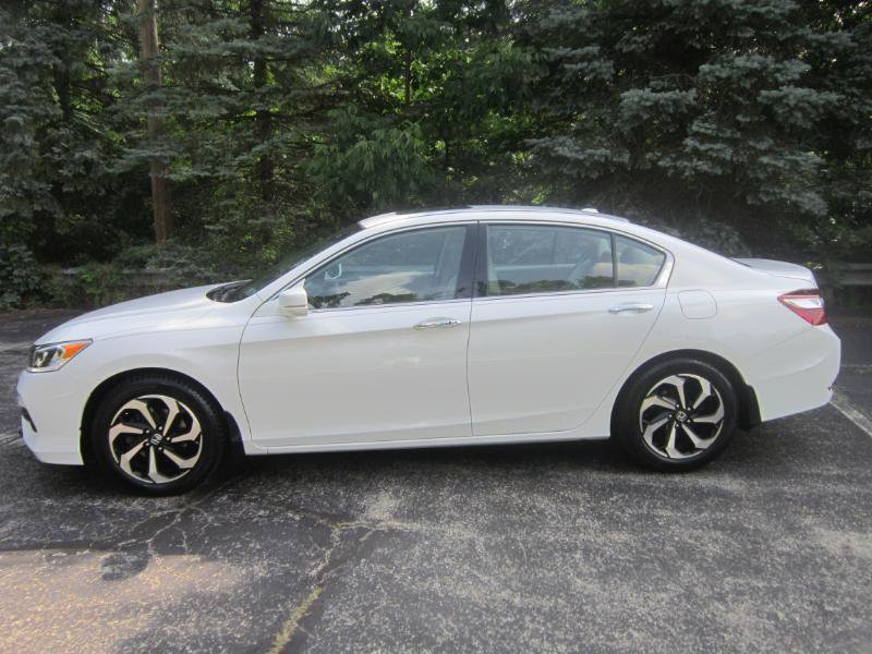 Used 2017 Honda Accord EX-L image 2