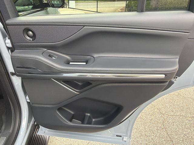 New 2027 Lincoln Navigator Premiere RWD image 19
