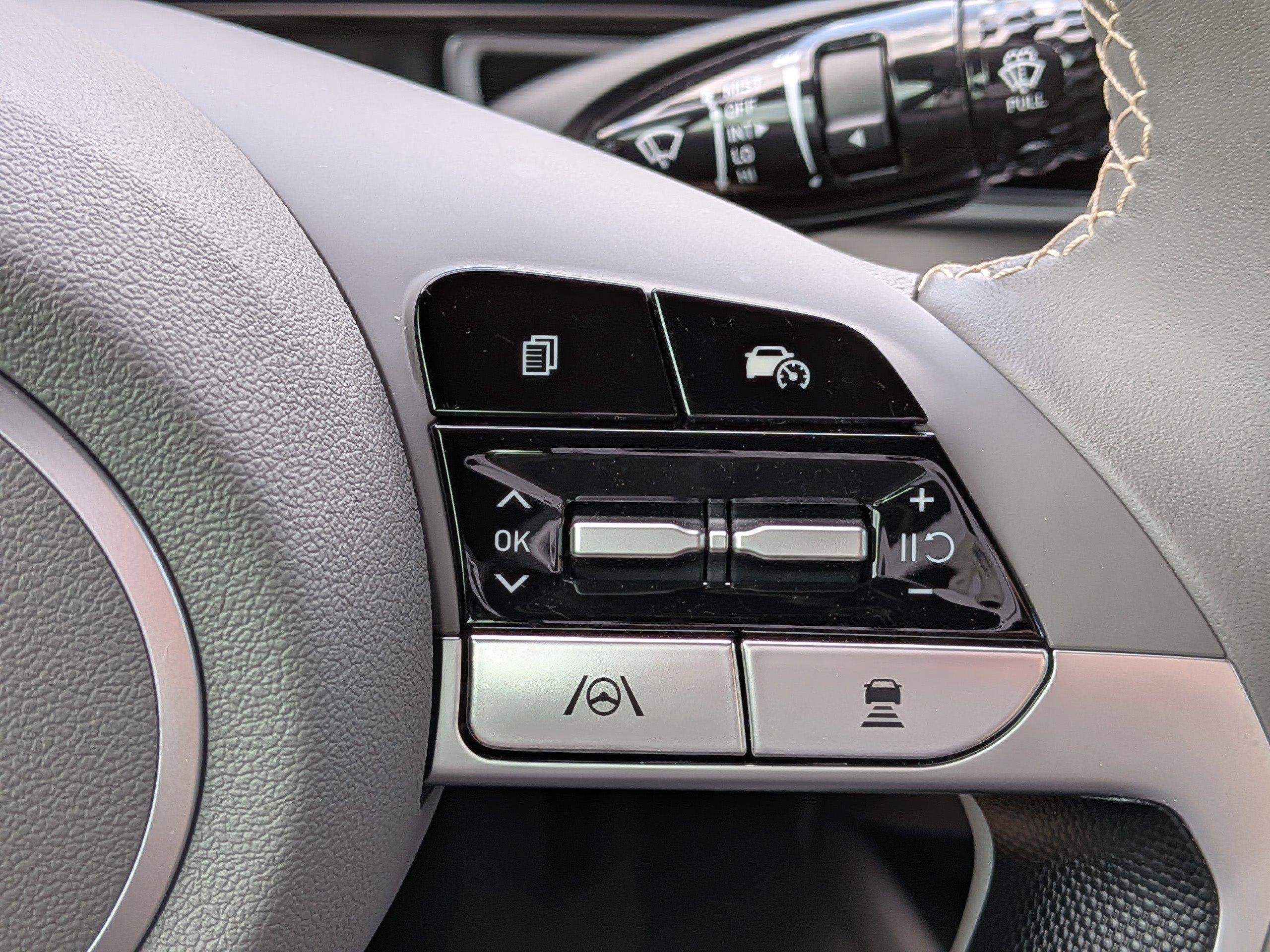 Certified 2025 Hyundai Elantra SEL image 26