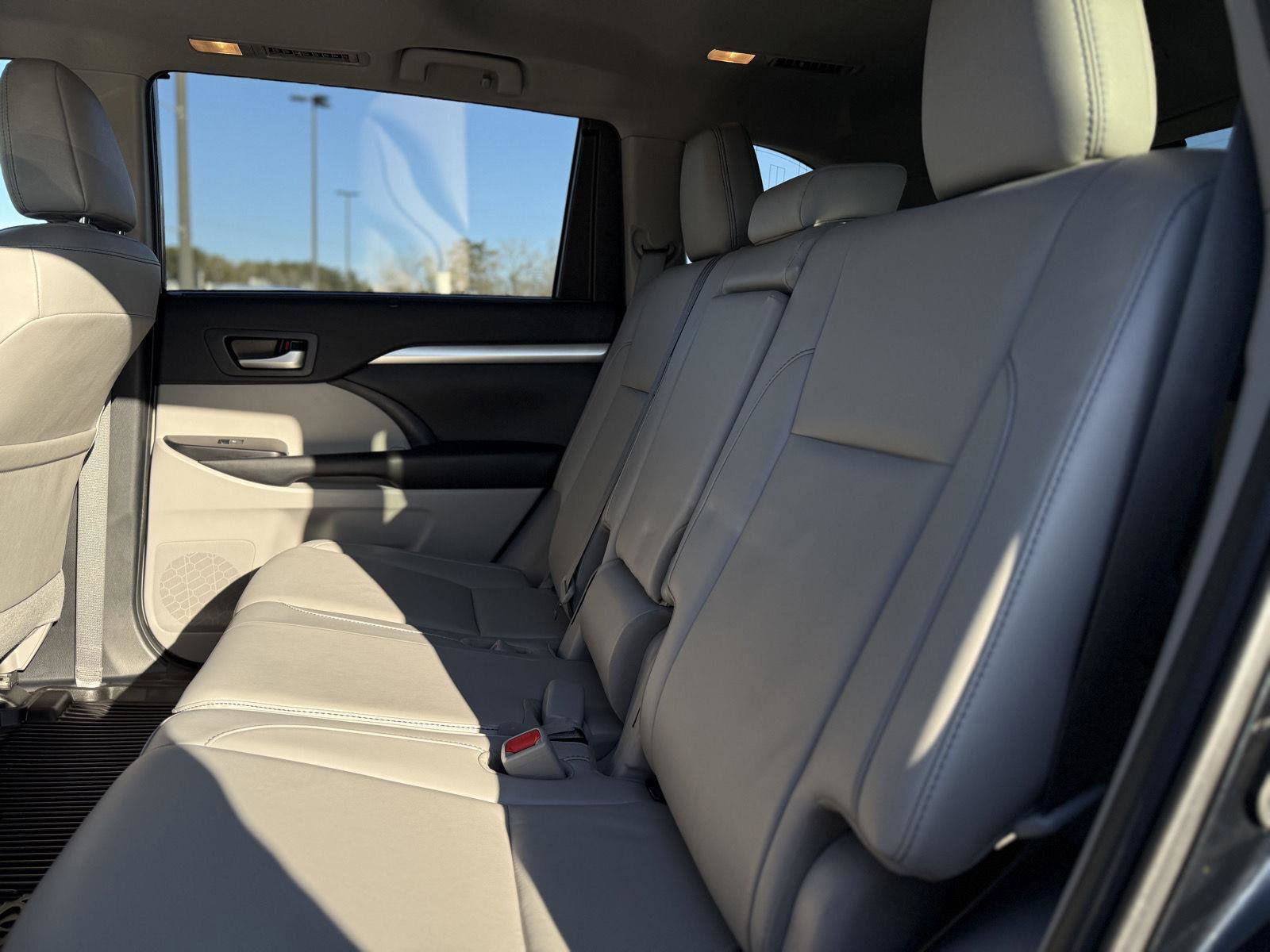 Used 2019 Toyota Highlander XLE image 13