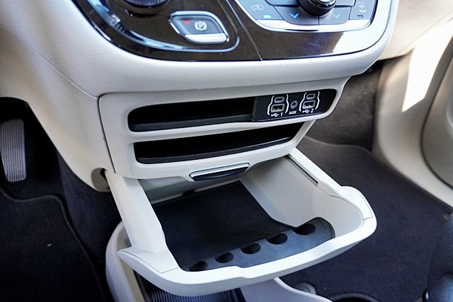 Used 2022 Chrysler Voyager LX FWD image 30