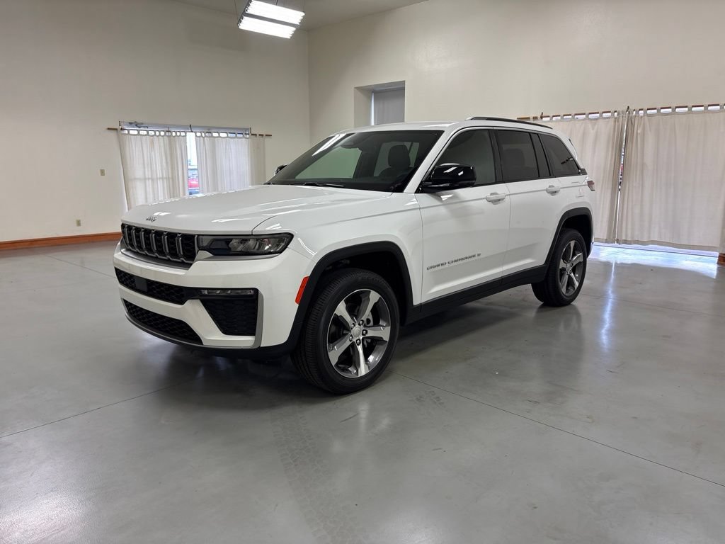 Used 2026 Jeep Grand Cherokee Limited AWD/4WD image 4