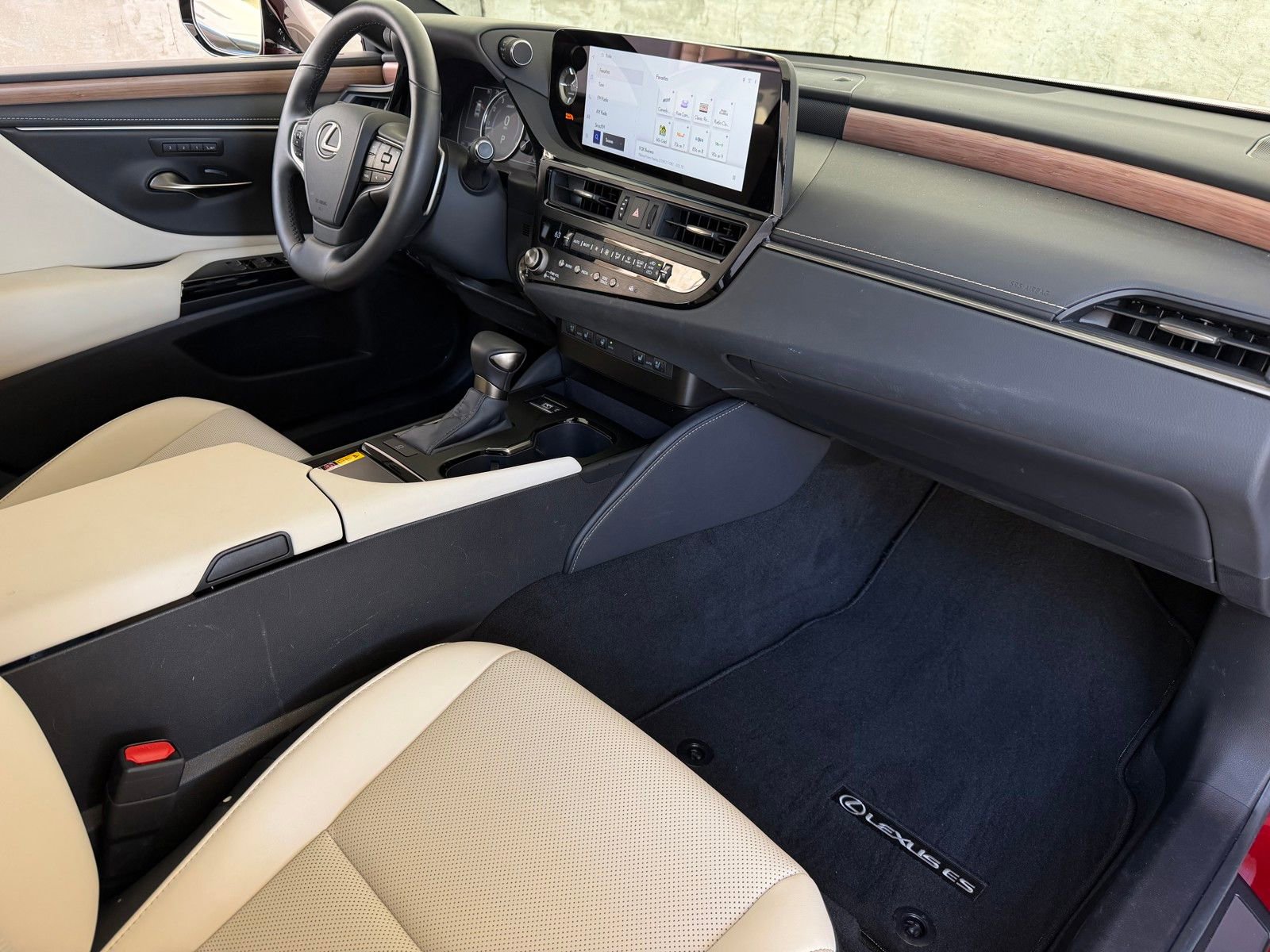 Used 2025 Lexus ES 350 w/ Premium Package image 18