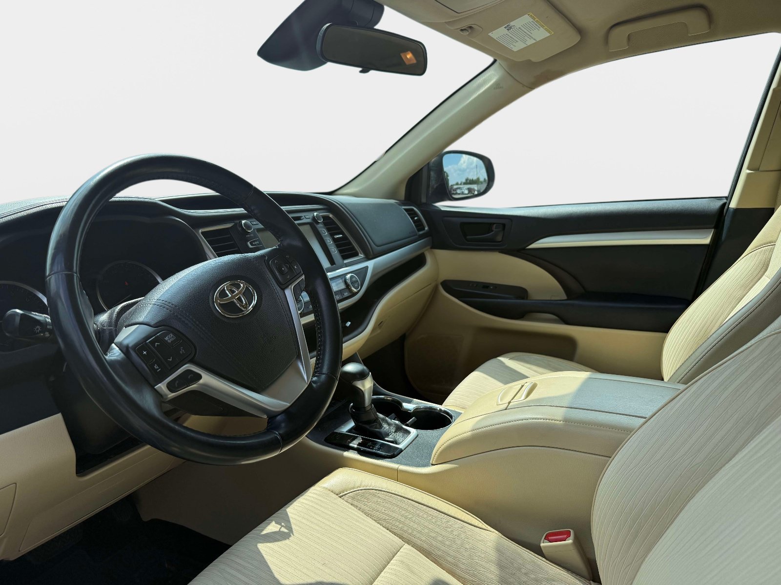 Used 2018 Toyota Highlander Plus w/ Protection Package #3 AWD/4WD image 9